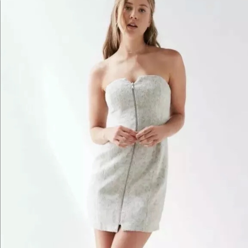 URBAN OUTFITTERS NWT SILENCE + NOISE Dress Size 2